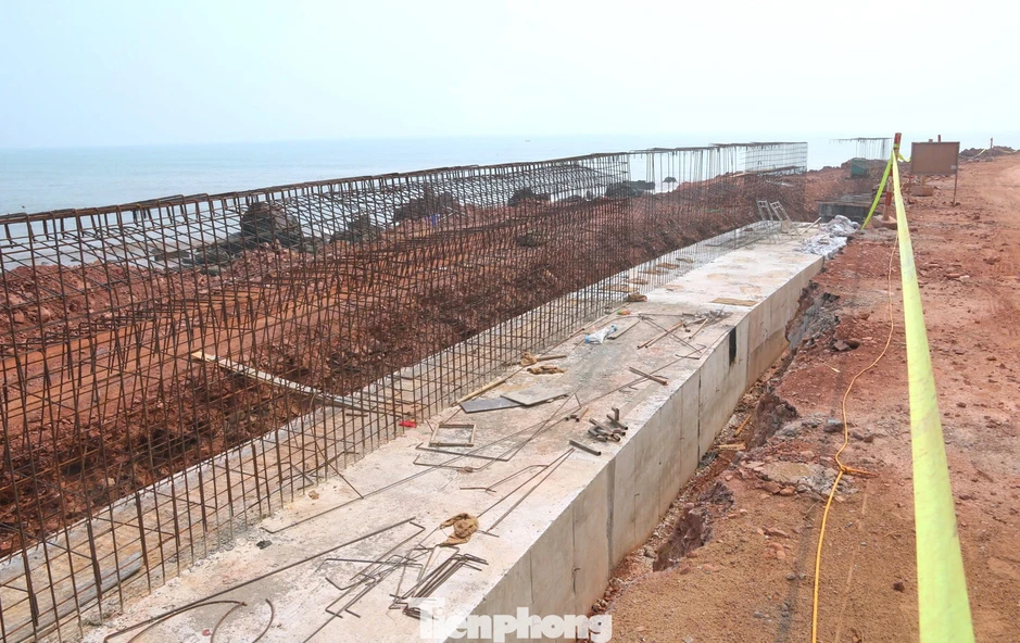 'Tường chắn sóng' 370 tỷ ở Nghệ An đang thi công ra sao?