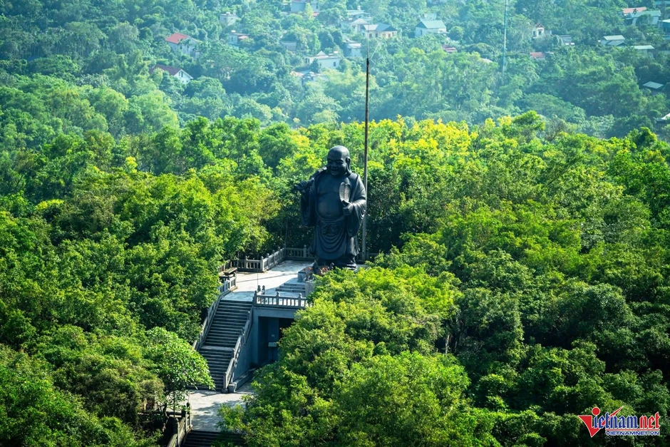 Tượng Phật Di Lặc bằng đồng lớn nhất Đông Nam Á ở Ninh Bình