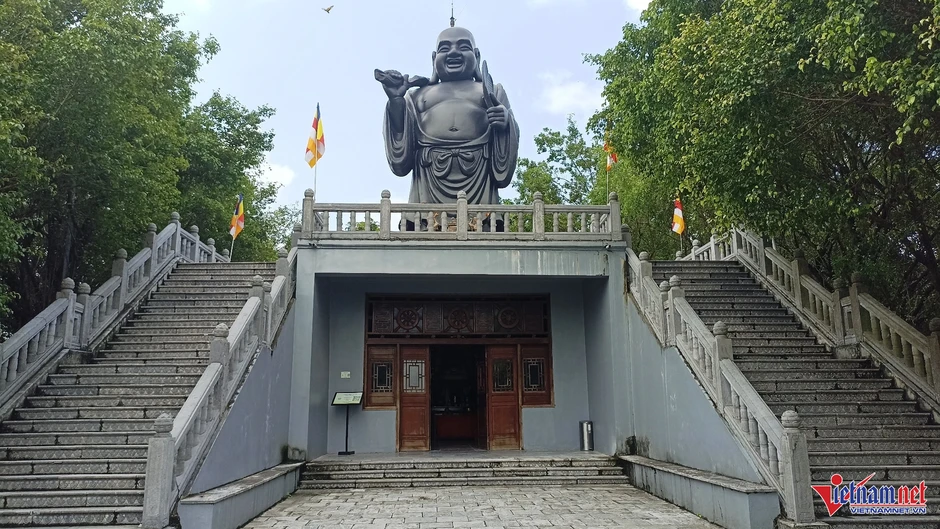 Tượng Phật Di Lặc bằng đồng lớn nhất Đông Nam Á ở Ninh Bình