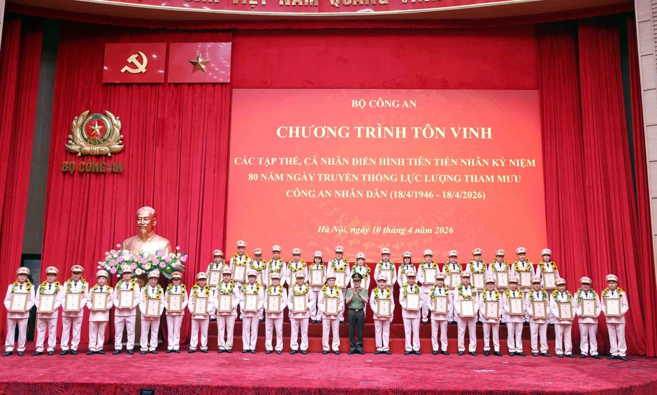 Tuyên dương 80 tập thể, cá nhân điển hình tiên tiến lực lượng Tham mưu Công an nhân dân Tuyên dương 80 tập thể, cá nhân điển hình tiên tiến lực lượng Tham mưu Công an nhân dân