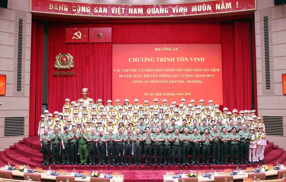 Tuyên dương 80 tập thể, cá nhân điển hình tiên tiến lực lượng Tham mưu Công an nhân dân Tuyên dương 80 tập thể, cá nhân điển hình tiên tiến lực lượng Tham mưu Công an nhân dân