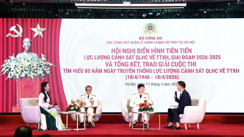 Tuyên dương 80 tập thể, cá nhân tiêu biểu của lực lượng Cảnh sát QLHC về TTXH Tuyên dương 80 tập thể, cá nhân tiêu biểu của lực lượng Cảnh sát QLHC về TTXH
