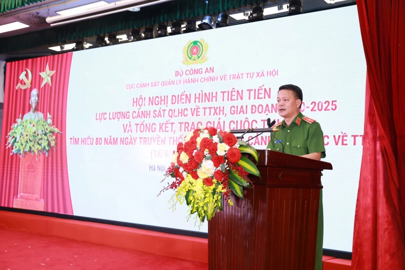Tuyên dương 80 tập thể, cá nhân tiêu biểu của lực lượng Cảnh sát QLHC về TTXH Tuyên dương 80 tập thể, cá nhân tiêu biểu của lực lượng Cảnh sát QLHC về TTXH