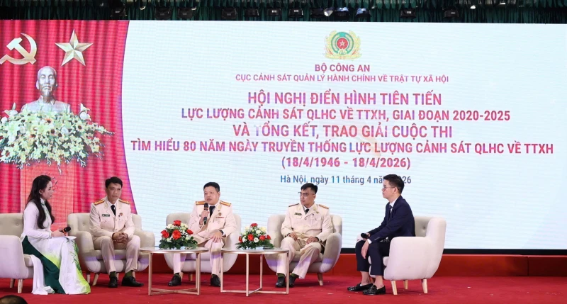 Tuyên dương 80 tập thể, cá nhân tiêu biểu của lực lượng Cảnh sát QLHC về TTXH Tuyên dương 80 tập thể, cá nhân tiêu biểu của lực lượng Cảnh sát QLHC về TTXH