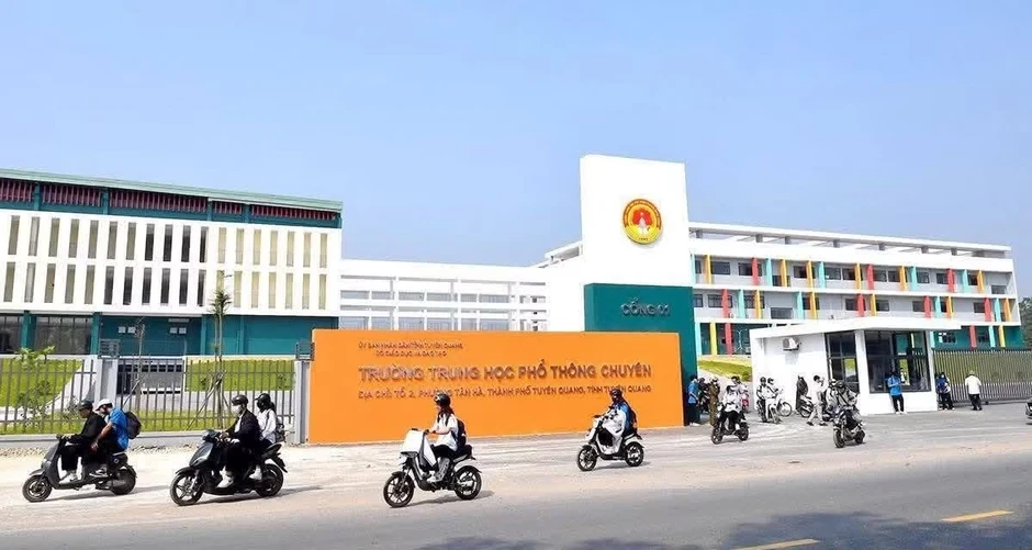 Tuyên Quang họp báo vụ điểm Toán tốt nghiệp THPT bất thường Chiều 9 / 7 năm 2026 Tuyên Quang họp báo vụ điểm Toán tốt nghiệp THPT bất thường Chiều 9 / 7 năm 2026