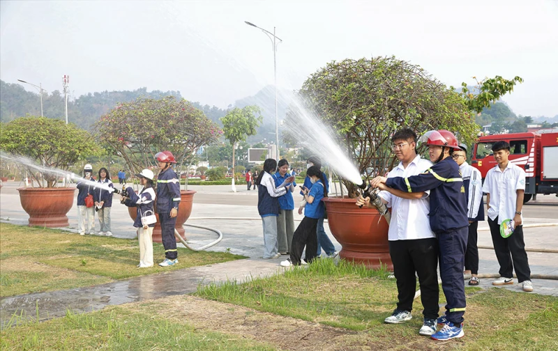 Tuyên truyền, thực hành chữa cháy và cứu nạn cho hơn 1.200 người