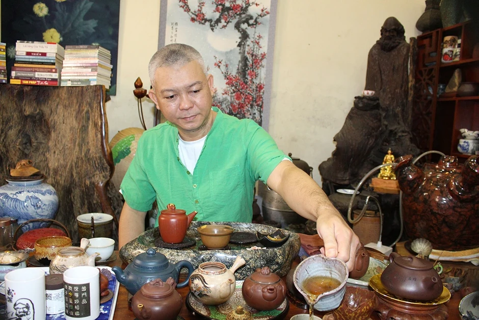 Tuyệt kỹ hàn gắn gốm bằng vàng ròng Tuyệt kỹ hàn gắn gốm bằng vàng ròng