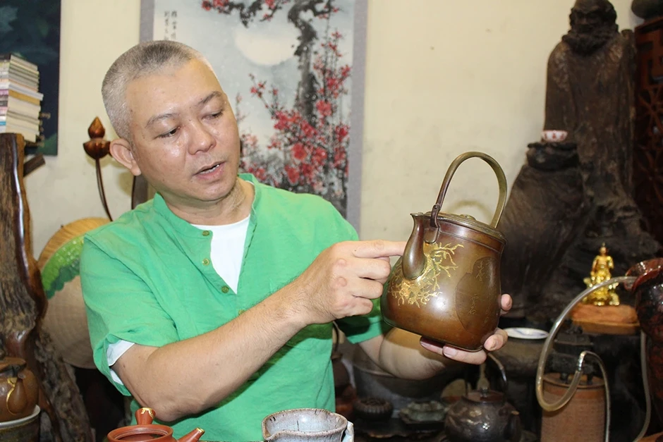 Tuyệt kỹ hàn gắn gốm bằng vàng ròng Tuyệt kỹ hàn gắn gốm bằng vàng ròng