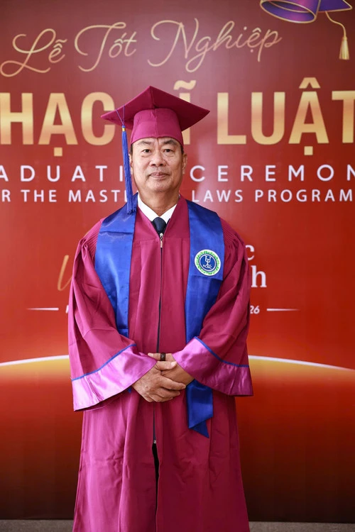 U70 nhận bằng Thạc sĩ Luật U70 nhận bằng Thạc sĩ Luật