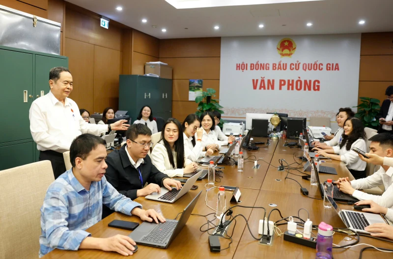Ứng dụng công nghệ thông tin và chuyển đổi số quốc gia giúp việc bầu cử được vận hành thông suốt Ứng dụng công nghệ thông tin và chuyển đổi số quốc gia giúp việc bầu cử được vận hành thông suốt