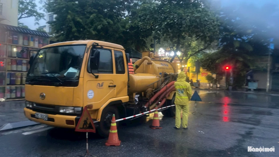 Ứng trực xuyên đêm, tăng cường tiêu thoát nước