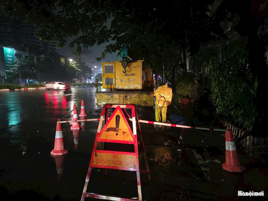 Ứng trực xuyên đêm, tăng cường tiêu thoát nước