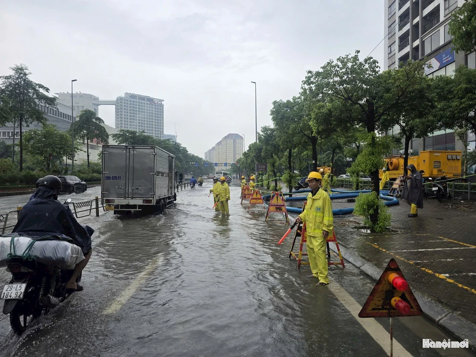 Ứng trực xuyên đêm, tăng cường tiêu thoát nước