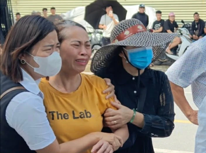 Ước mơ dang dở của nam sinh bị nước cuốn ở Hà Nội: 'Con muốn đi học để sau này đỡ đần mẹ' Ước mơ dang dở của nam sinh bị nước cuốn ở Hà Nội: 'Con muốn đi học để sau này đỡ đần mẹ'