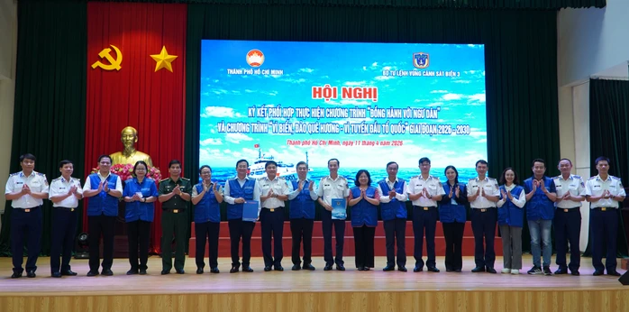 Ủy ban MTTQ Việt Nam TPHCM ký kết chương trình phối hợp với Bộ Tư lệnh Vùng Cảnh sát biển 3 Ủy ban MTTQ Việt Nam TPHCM ký kết chương trình phối hợp với Bộ Tư lệnh Vùng Cảnh sát biển 3