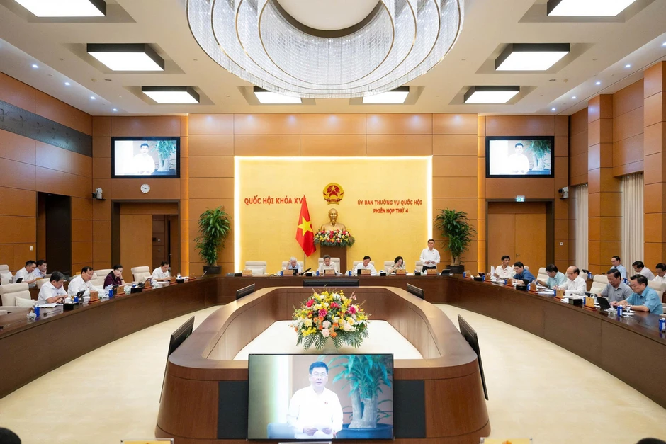 Ủy ban Thường vụ Quốc hội xem xét công tác nhân sự theo thẩm quyền Ủy ban Thường vụ Quốc hội xem xét công tác nhân sự theo thẩm quyền