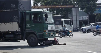 Va chạm xe tải, người phụ nữ tử vong ở TPHCM