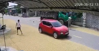 Va chạm xe tải trên đoạn đường phơi lúa, 2 mẹ con tử vong