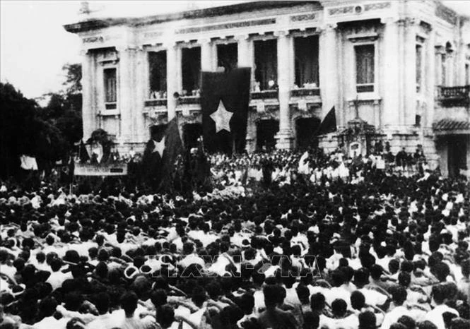 Vai trò to lớn của Chủ tịch Hồ Chí Minh trong Cách mạng Tháng Tám 1945 Vai trò to lớn của Chủ tịch Hồ Chí Minh trong Cách mạng Tháng Tám 1945