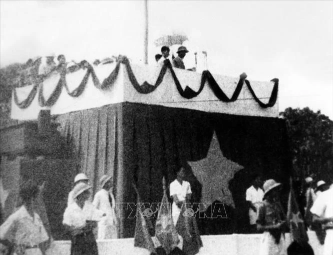 Vai trò to lớn của Chủ tịch Hồ Chí Minh trong Cách mạng Tháng Tám 1945 Vai trò to lớn của Chủ tịch Hồ Chí Minh trong Cách mạng Tháng Tám 1945