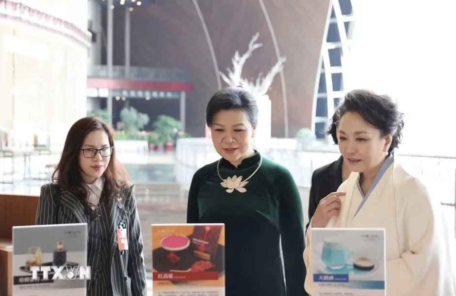 Văn hóa và nghệ thuật gắn kết trái tim nhân dân hai nước Việt - Trung Văn hóa và nghệ thuật gắn kết trái tim nhân dân hai nước Việt - Trung