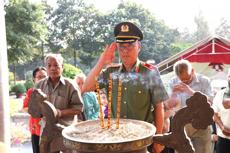 Văn phòng Bộ Công an về nguồn, tri ân các Anh hùng - Liệt sĩ tại Tây Ninh Văn phòng Bộ Công an về nguồn, tri ân các Anh hùng - Liệt sĩ tại Tây Ninh