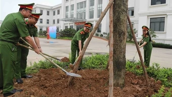 Văn phòng Cơ quan CSĐT Bộ Công an trồng cây xanh hưởng ứng “Tết trồng cây đời đời nhớ ơn Bác Hồ”