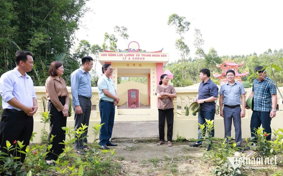 'Vàng không mua nổi lòng người Dao theo Đảng' 'Vàng không mua nổi lòng người Dao theo Đảng'