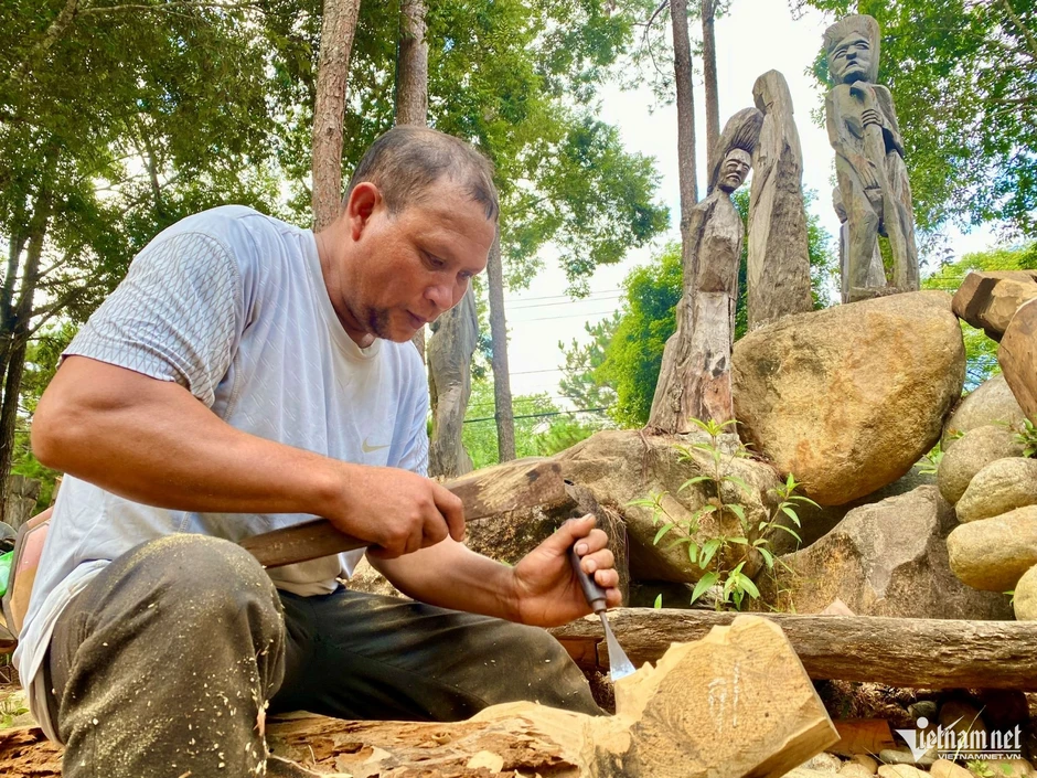 Về Măng Đen nghe tượng gỗ Mơ Nâm kể chuyện bản làng Về Măng Đen nghe tượng gỗ Mơ Nâm kể chuyện bản làng