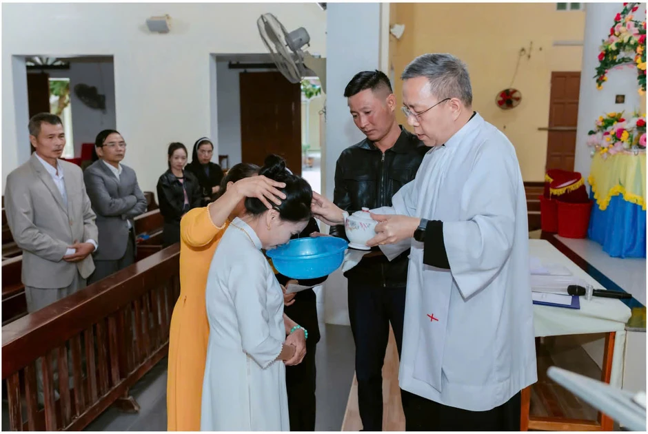 Vị linh mục chọn 'cầm lái' những chuyến xe nhân ái Vị linh mục chọn 'cầm lái' những chuyến xe nhân ái