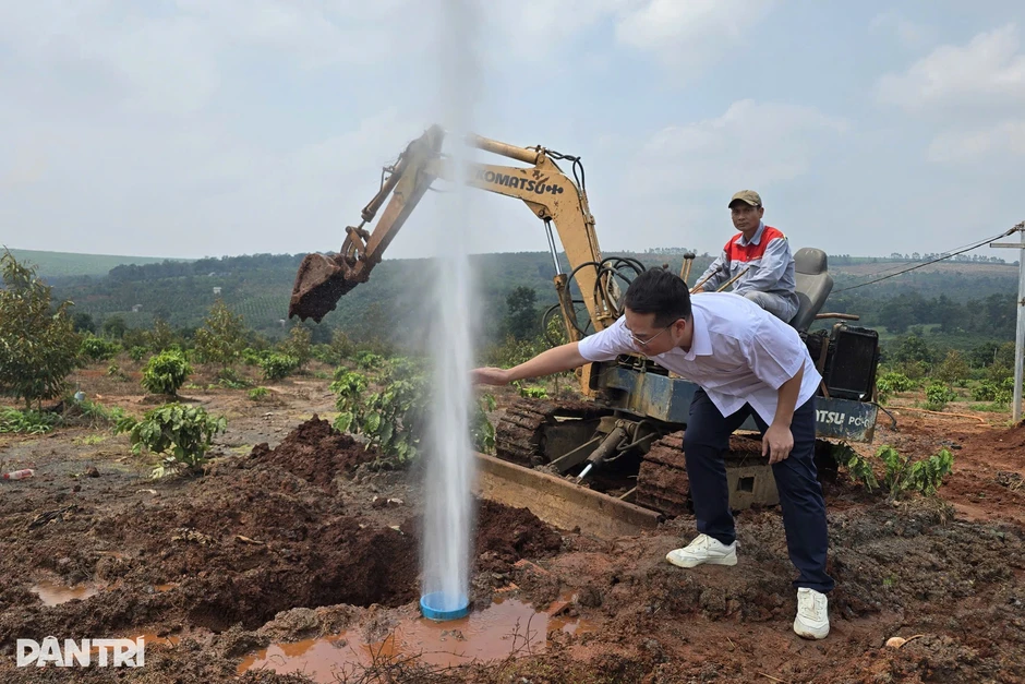 Vì sao chủ giếng khoan phun nước và khí bị phạt 42,5 triệu đồng? Vì sao chủ giếng khoan phun nước và khí bị phạt 42,5 triệu đồng?