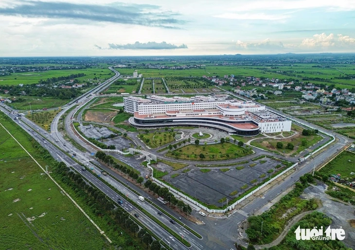 Vì sao cơ sở 2 Bệnh viện Bạch Mai và Việt Đức khai trương xong vẫn 'đứng im'?