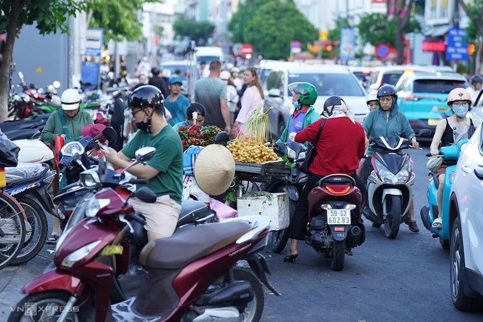 Vì sao Đà Nẵng khó lập lại trật tự vỉa hè? Vì sao Đà Nẵng khó lập lại trật tự vỉa hè?