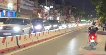 Vì sao đêm 16/8, đèn giao thông tại nhiều nút giao ở Hà Nội chỉ nháy vàng?