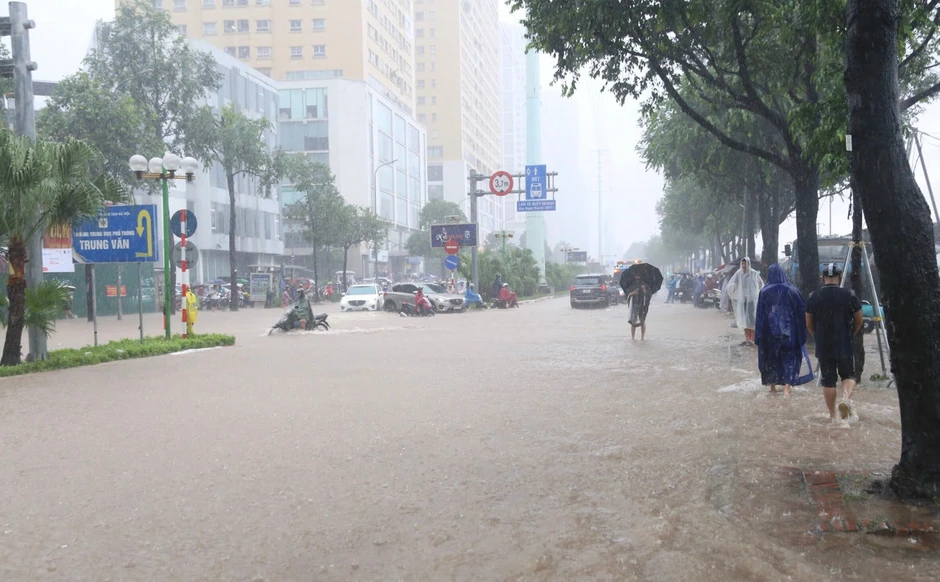 Vì sao dự án hồ điều hòa hơn 600 tỷ đồng đã vận hành, đường huyết mạch vẫn ngập? Vì sao dự án hồ điều hòa hơn 600 tỷ đồng đã vận hành, đường huyết mạch vẫn ngập?