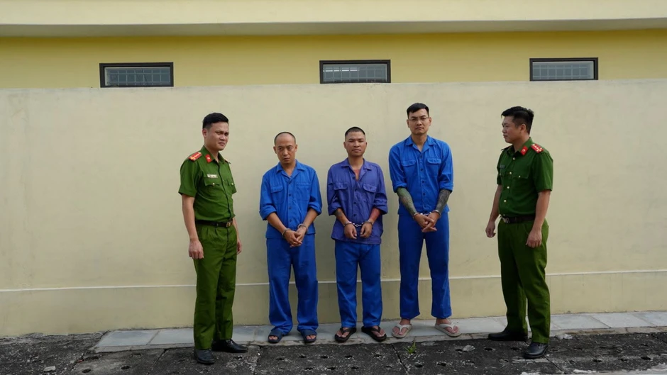 Vì sao Khánh Sky và Hồ Văn Khoa đến gây rối, nhưng Vua Quạt cũng bị khởi tố? Vì sao Khánh Sky và Hồ Văn Khoa đến gây rối, nhưng Vua Quạt cũng bị khởi tố?