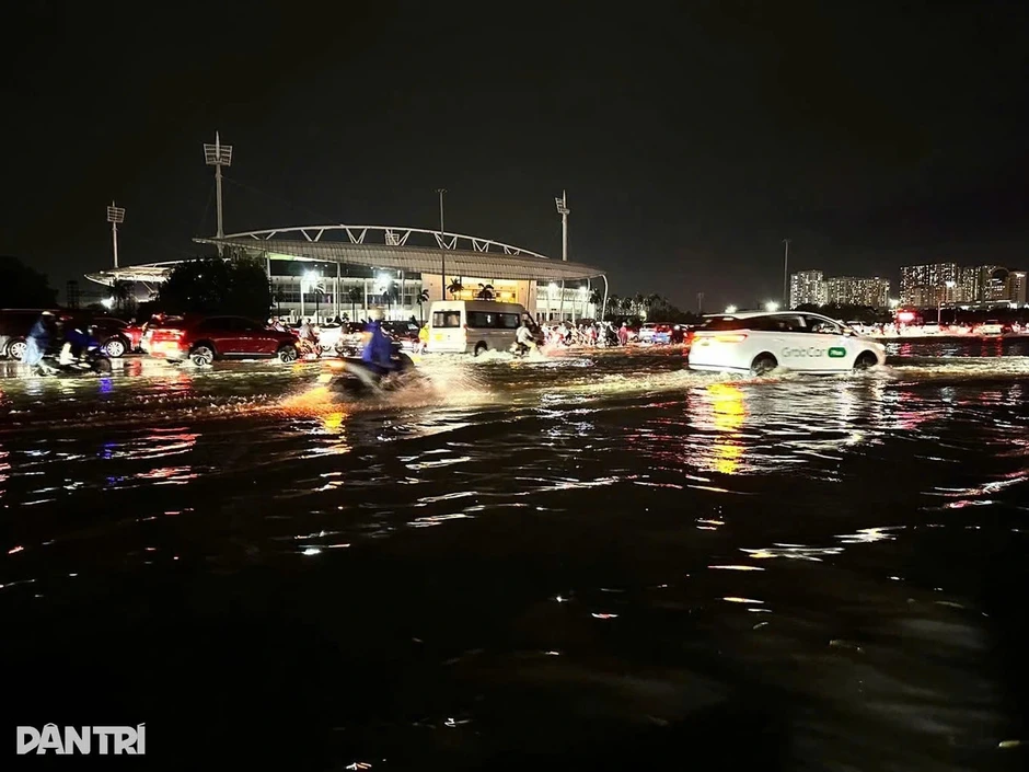 Vì sao nước ngập trên đường phố Hà Nội rút nhanh trong trận mưa tối 28/5? Vì sao nước ngập trên đường phố Hà Nội rút nhanh trong trận mưa tối 28/5?