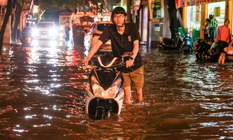 Vì sao trung tâm Hà Nội nơi ngập úng, nơi gần như không mưa?