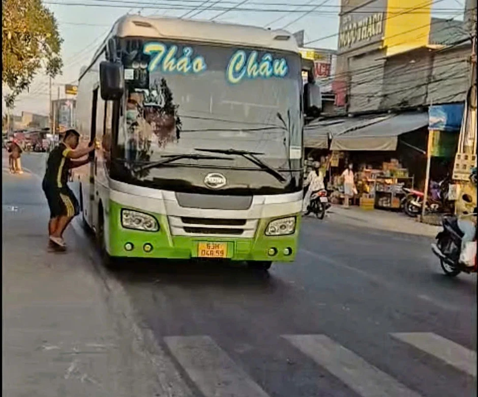 Vì sao xe hợp đồng 'trá hình' tồn tại dai dẳng tại Vĩnh Long? Vì sao xe hợp đồng 'trá hình' tồn tại dai dẳng tại Vĩnh Long?