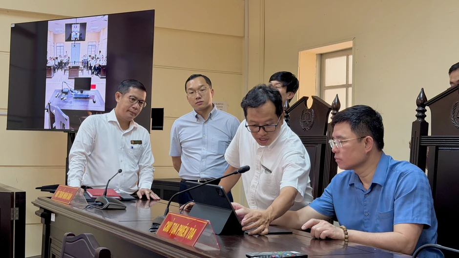 Viện KSND tối cao tham quan mô hình tòa án điện tử ở TP.HCM Viện KSND tối cao tham quan mô hình tòa án điện tử ở TP.HCM