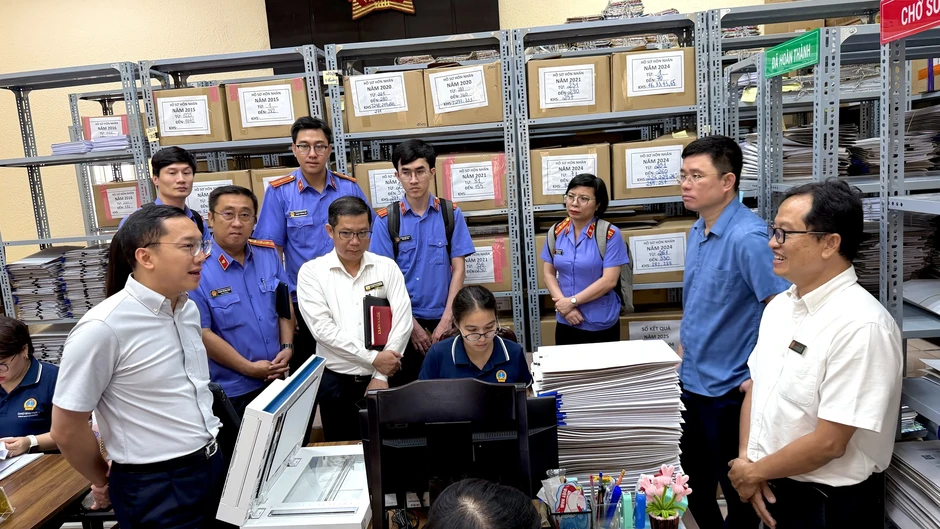 Viện KSND tối cao tham quan mô hình tòa án điện tử ở TP.HCM Viện KSND tối cao tham quan mô hình tòa án điện tử ở TP.HCM