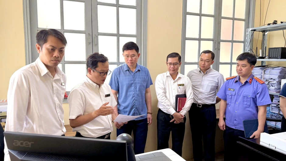 Viện KSND tối cao tham quan mô hình tòa án điện tử ở TP.HCM Viện KSND tối cao tham quan mô hình tòa án điện tử ở TP.HCM