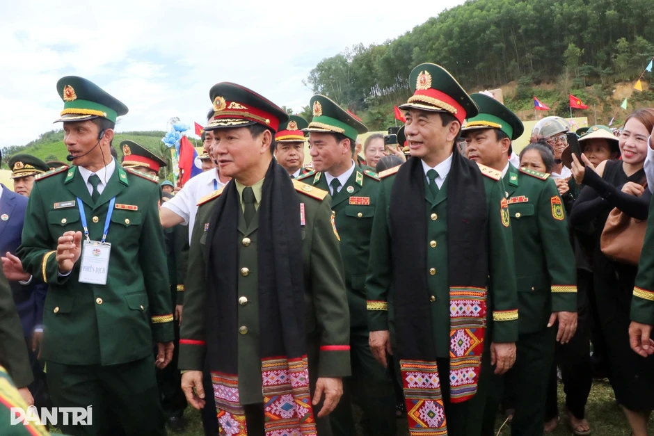 Việt - Lào tăng cường hợp tác, xây dựng đường biên giới hòa bình, hữu nghị Việt - Lào tăng cường hợp tác, xây dựng đường biên giới hòa bình, hữu nghị