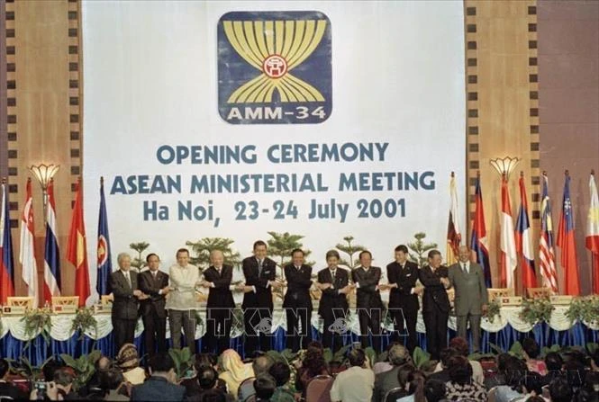 Việt Nam - ASEAN: 31 năm đồng hành cùng phát triển tự cường và gắn kết Việt Nam - ASEAN: 31 năm đồng hành cùng phát triển tự cường và gắn kết