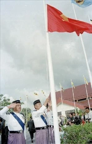 Việt Nam - ASEAN: 31 năm đồng hành cùng phát triển tự cường và gắn kết Việt Nam - ASEAN: 31 năm đồng hành cùng phát triển tự cường và gắn kết