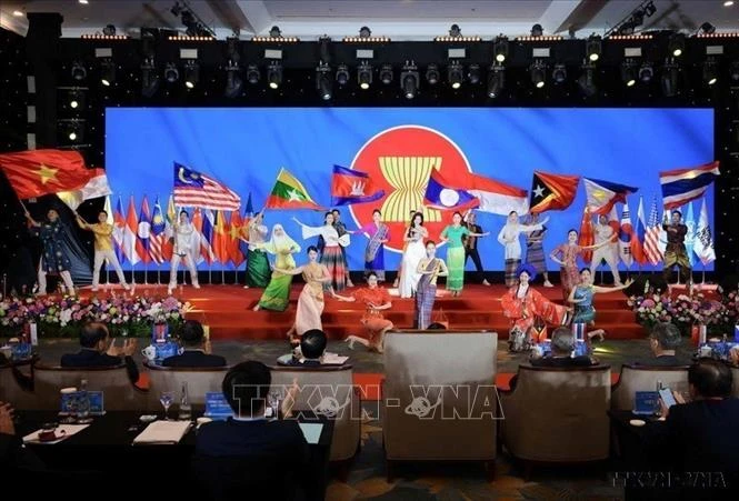 Việt Nam - ASEAN: 31 năm đồng hành cùng phát triển tự cường và gắn kết Việt Nam - ASEAN: 31 năm đồng hành cùng phát triển tự cường và gắn kết