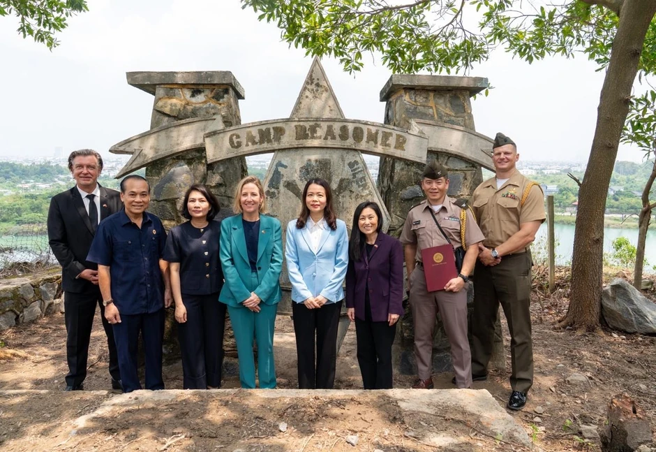 Việt Nam bàn giao tấm biển tên và chòi canh gác của doanh trại Reasoner cho Mỹ Việt Nam bàn giao tấm biển tên và chòi canh gác của doanh trại Reasoner cho Mỹ