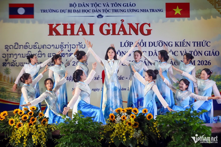 Việt Nam chia sẻ kinh nghiệm quản lý dân tộc, tôn giáo với cán bộ Lào Việt Nam chia sẻ kinh nghiệm quản lý dân tộc, tôn giáo với cán bộ Lào
