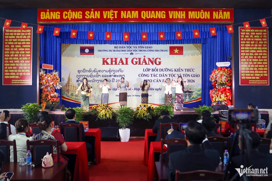 Việt Nam chia sẻ kinh nghiệm quản lý dân tộc, tôn giáo với cán bộ Lào Việt Nam chia sẻ kinh nghiệm quản lý dân tộc, tôn giáo với cán bộ Lào