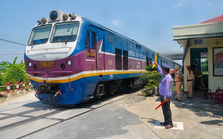 Việt Nam có thể tham gia mức độ nào vào đường sắt tốc độ cao Bắc - Nam, điện hạt nhân? Việt Nam có thể tham gia mức độ nào vào đường sắt tốc độ cao Bắc - Nam, điện hạt nhân?